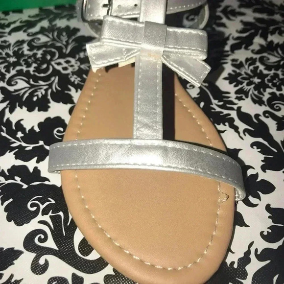 KELLY KIDS SILVER SANDAL SIZE 2 - Picture 1 of 7
